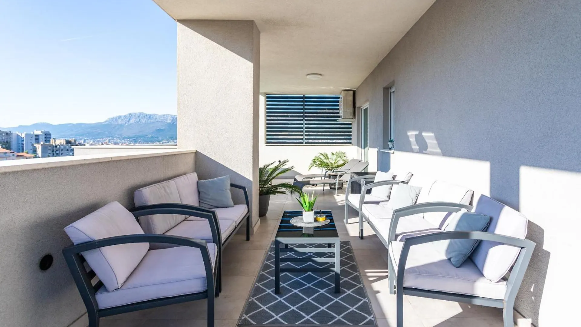 Apartment New Luxury 3-Bedroom Penthouse With Huge Terrace Split