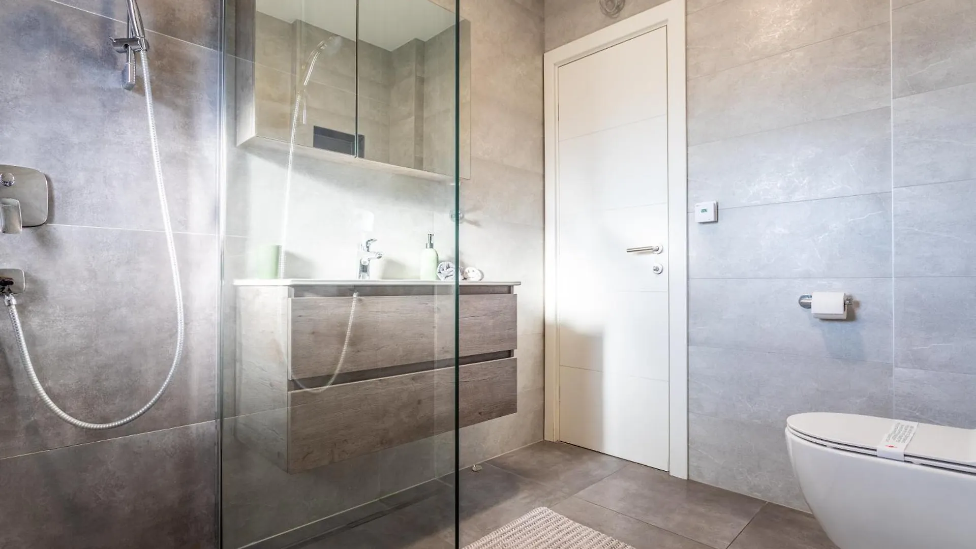 New Luxury 3-Bedroom Penthouse With Huge Terrace Split