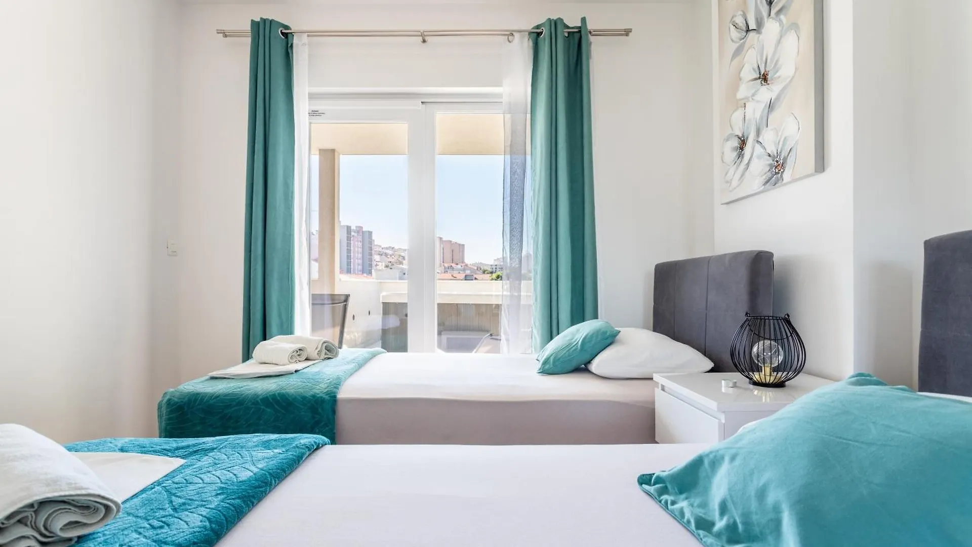 New Luxury 3-Bedroom Penthouse With Huge Terrace Split 0*,