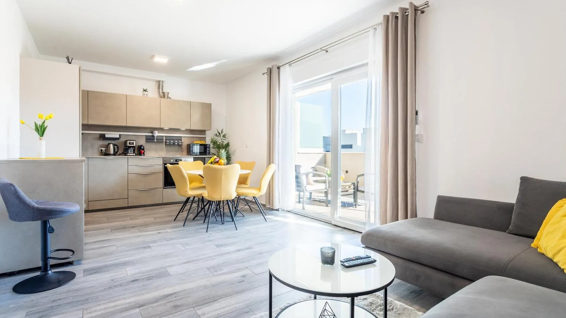 New Luxury 3-Bedroom Penthouse With Huge Terrace Split Apartment