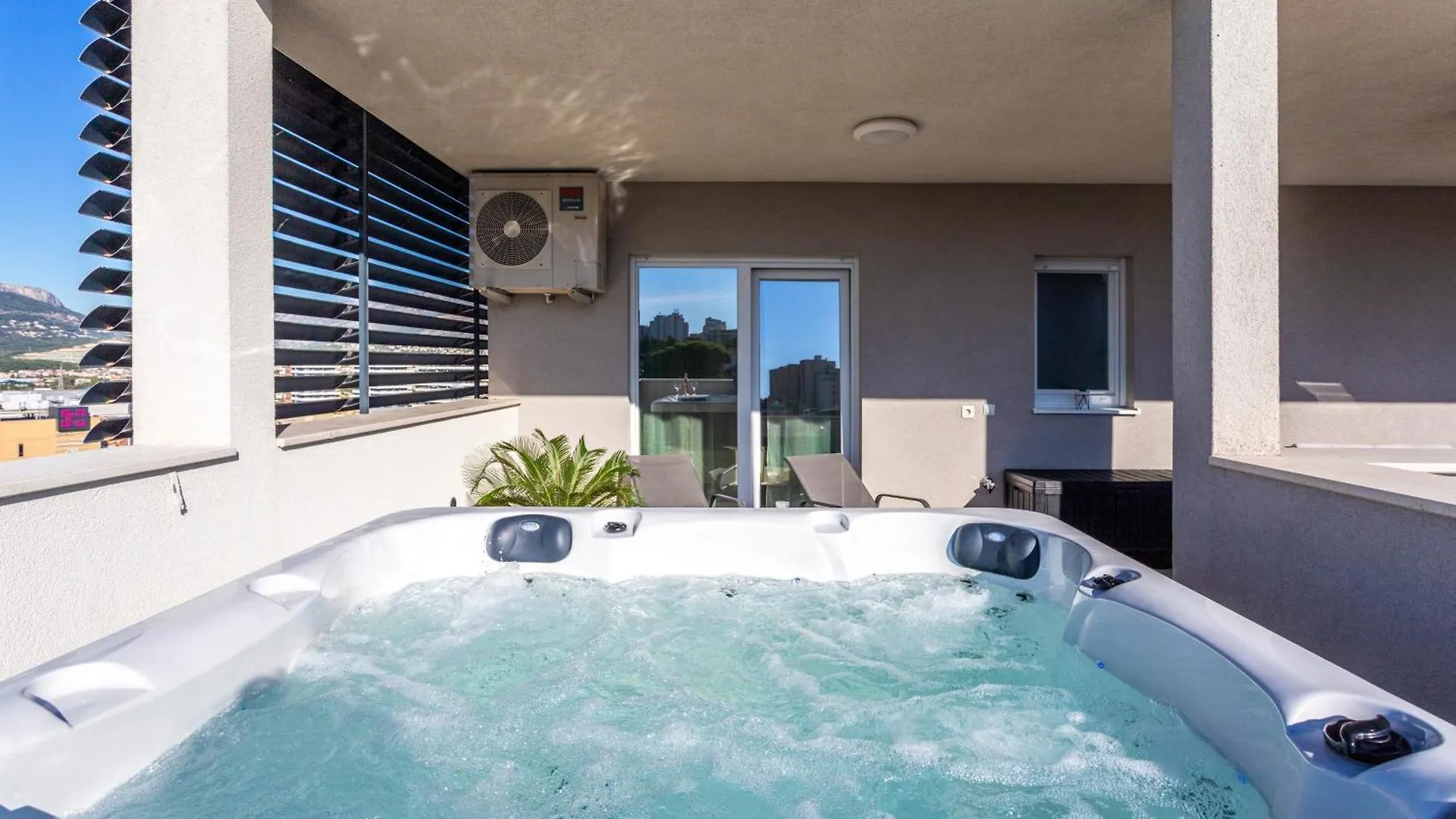 New Luxury 3-Bedroom Penthouse With Huge Terrace Split Apartment