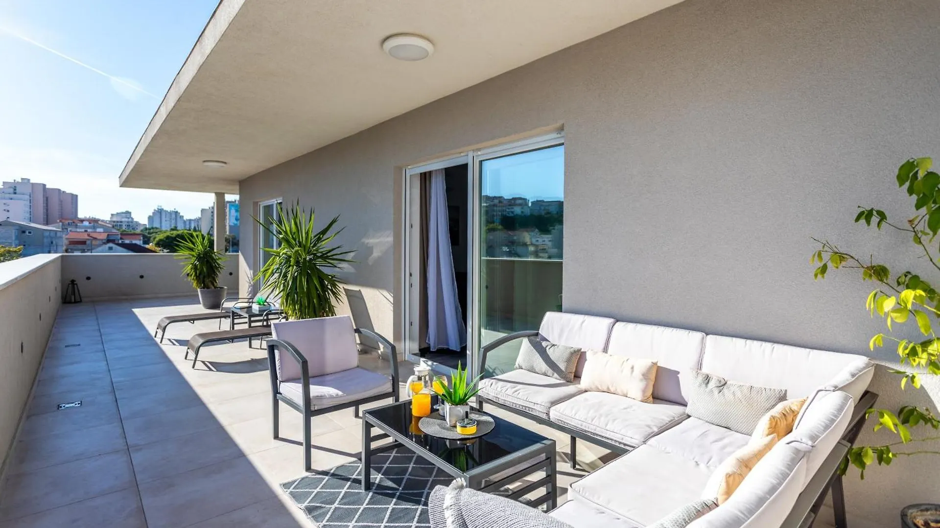 New Luxury 3-Bedroom Penthouse With Huge Terrace Split 0*,